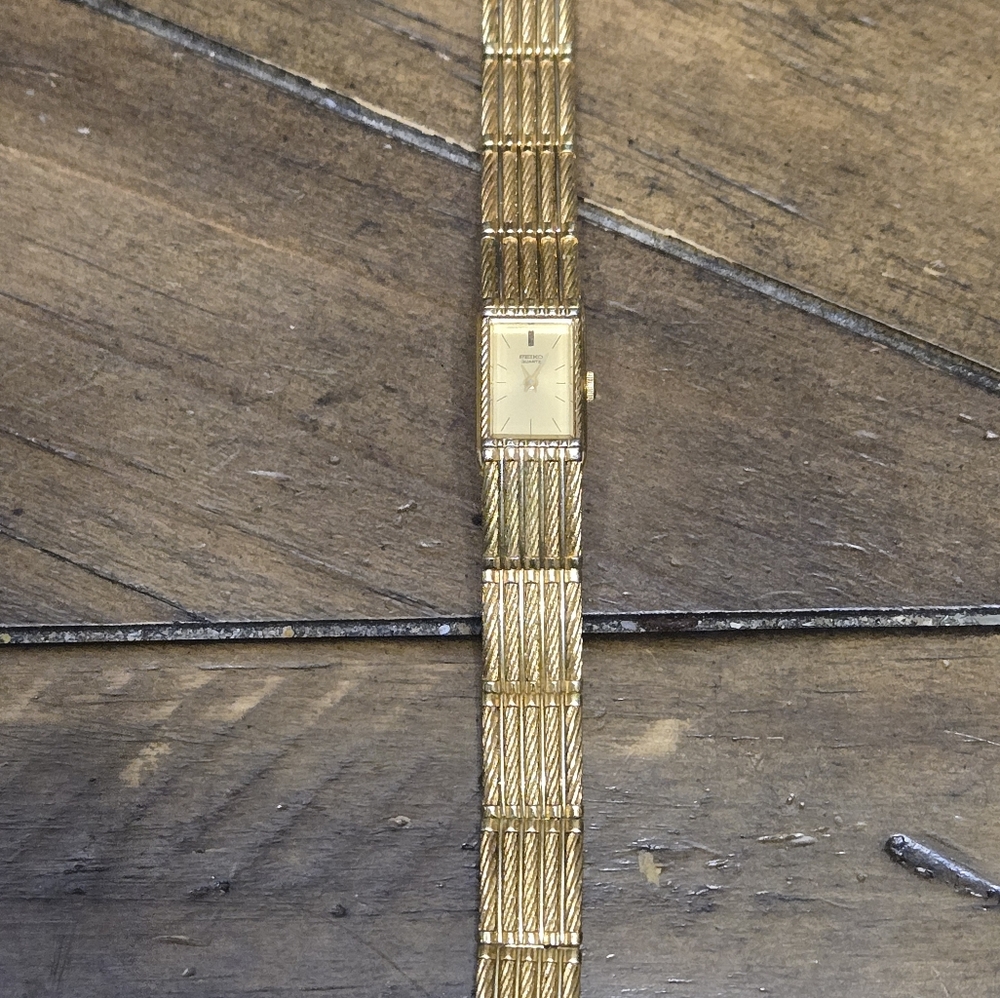 Seiko Gold Rectangular Quartz Watch - Picture 2 of 4